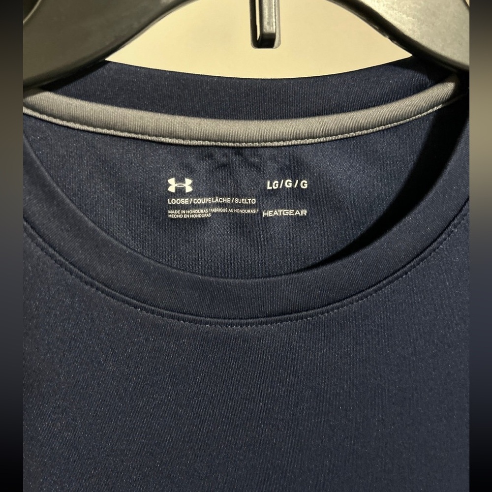 Under armour loose shirt large